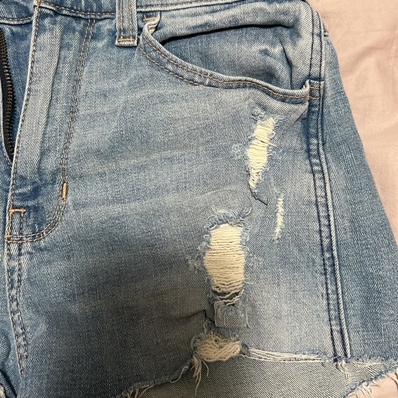 Hollister High Rise Vintage Shorts - Picture 3 of 5